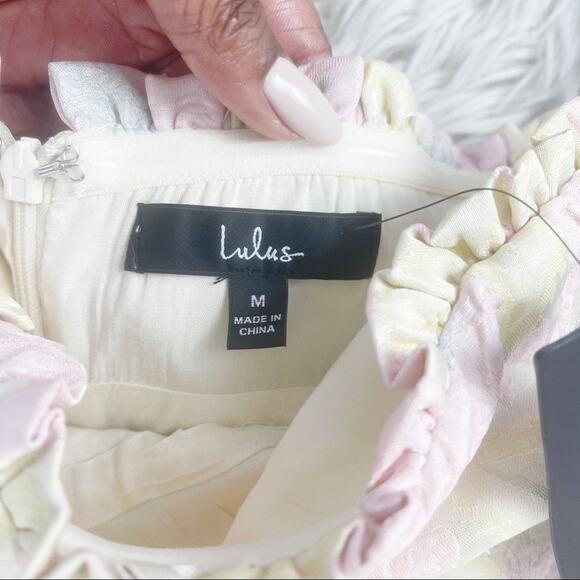 Lulu’s Banquet Invitation Yellow Floral Jacquard Off-the-Shoulder Dress Sz Med - Picture 3 of 5